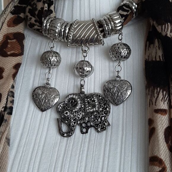 Vintage animal scarf with a dangling silver elephant and silver hearts. - Picture 2 of 5